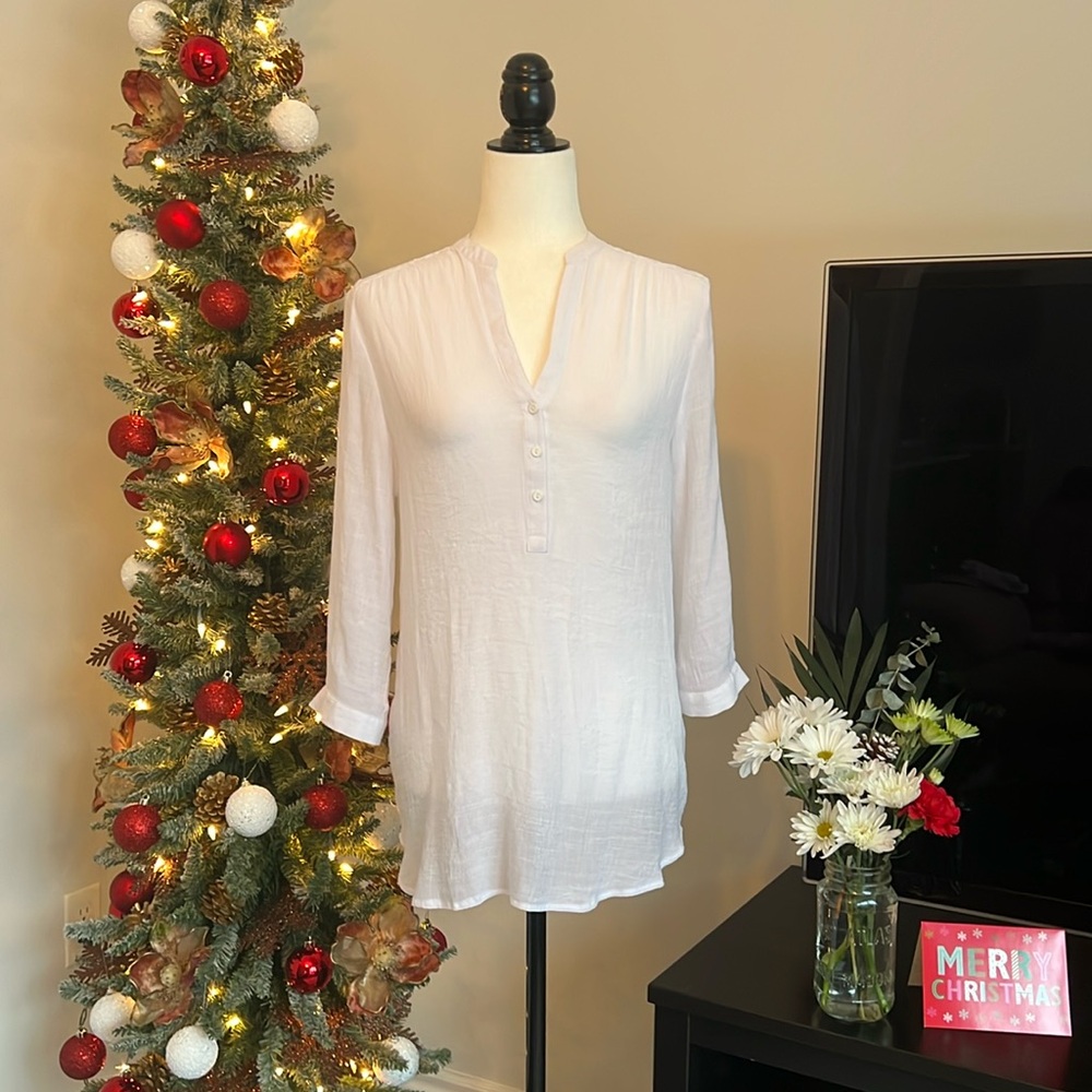 Beautiful white linen feel V-neck blouse button up pull over, adjustable sleeves